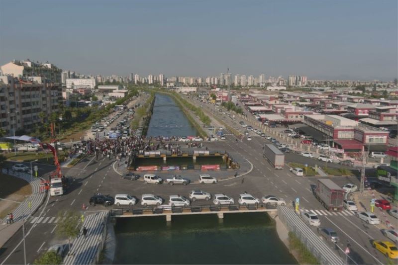 Oto galericiler köprüsüne kavuştu