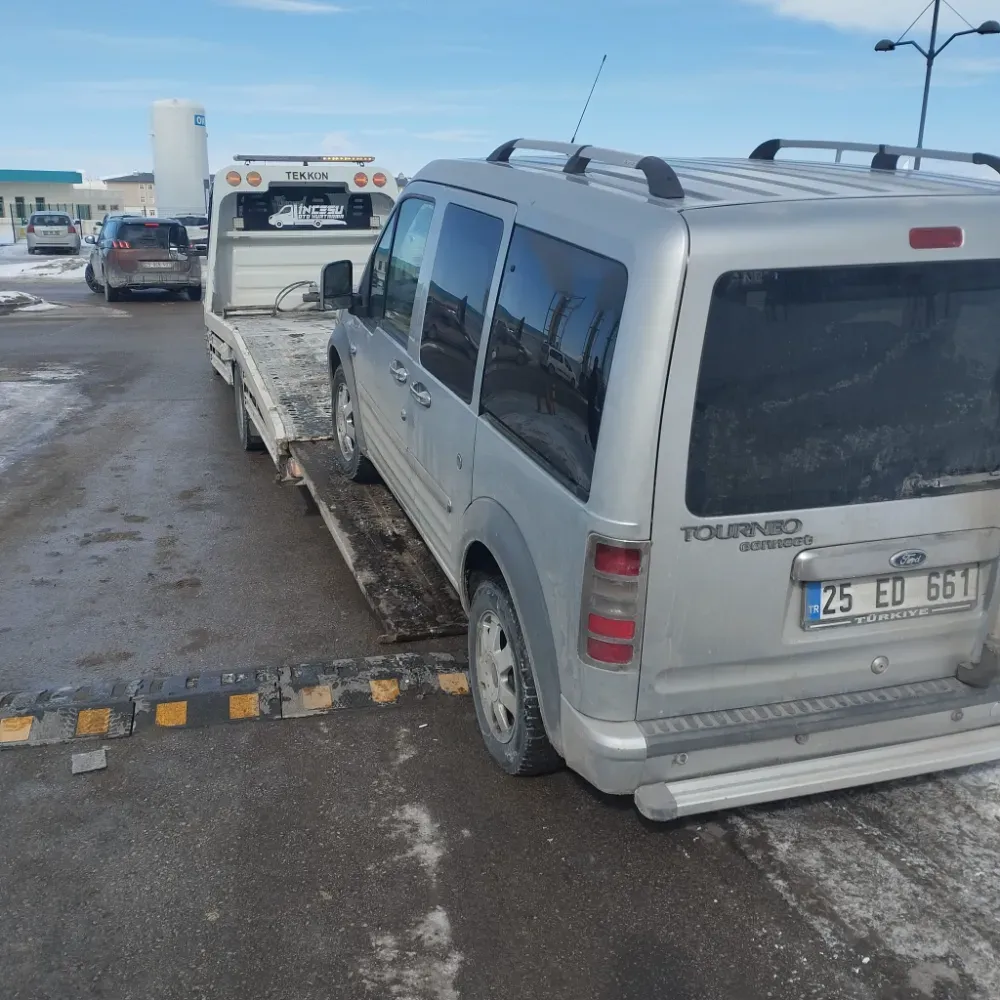 Erzurum Şehir Hastanesi’nde Uzun Süre Bekleyen Araçlar Çektiriliyor